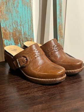 NURTURE Women's Cognac Leather AIBEE Clogs